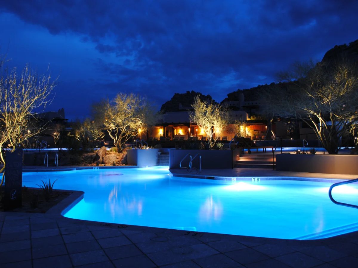 7 Luxury Pool Features Scottsdale Homeowners Want in 2026